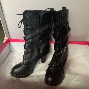 Black boots - Calf high